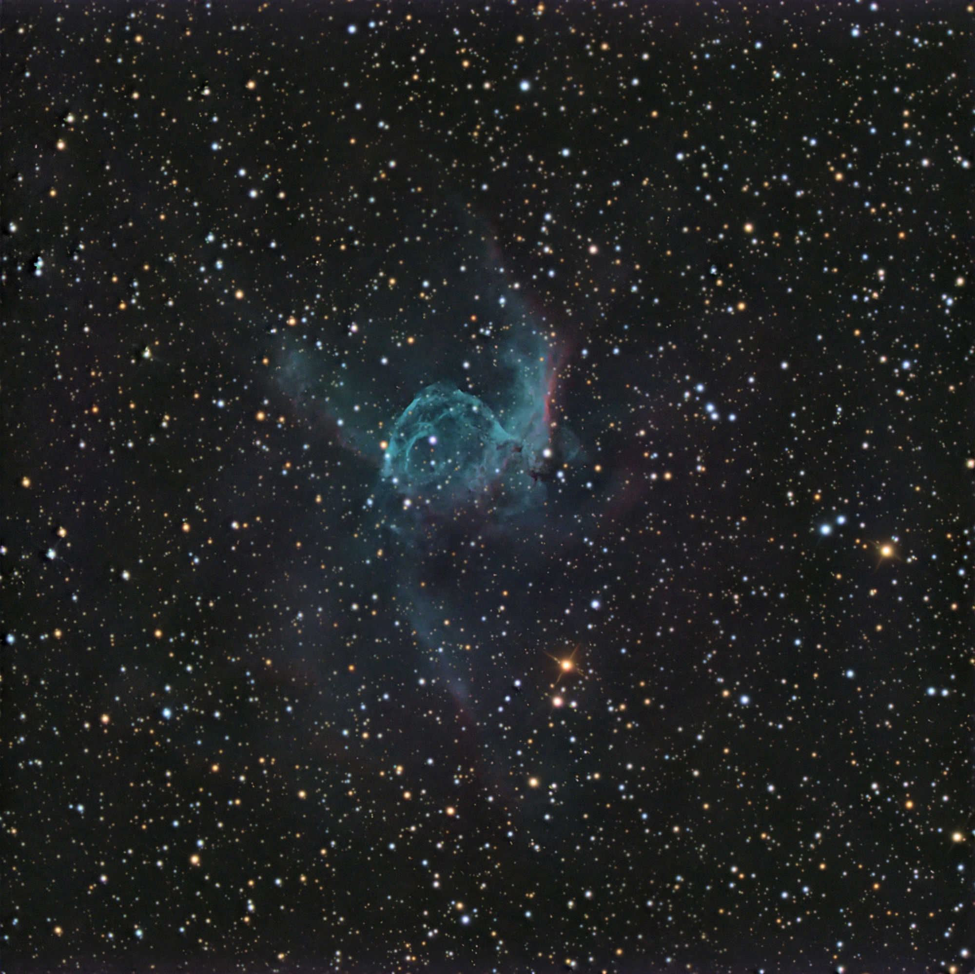 Der Entennebel oder auch Thors Helm, NGC 2359 ist ein Wolf-Rayet-Ringnebel (eine spezielle Art von Emissionsnebel) im Sternbild Großer Hund südlich des Himmelsäquators.